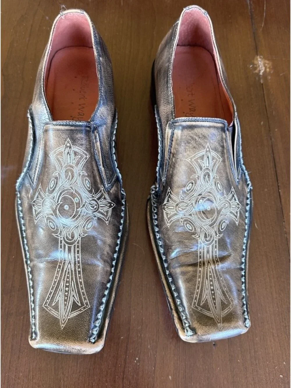 Robert Wayne Brown Leather Low Heal Dress Shoes Embossed Cross Slip On Mens 8